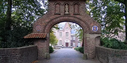 512px Abdij Van Berne Poort (Heeswijk)